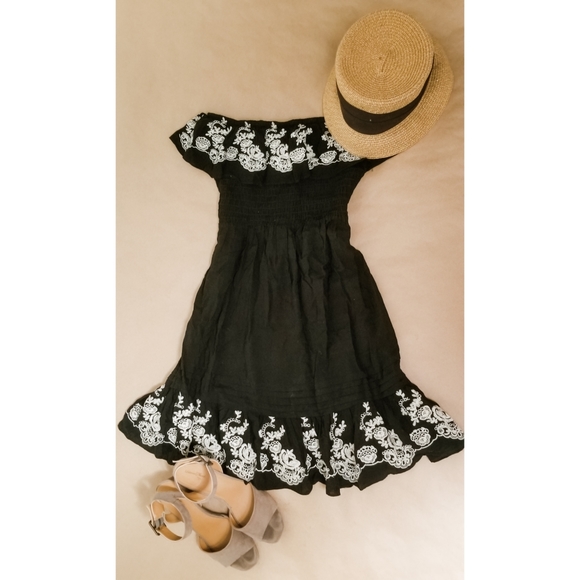 THML Dresses & Skirts - Black & Cream Lace Dress